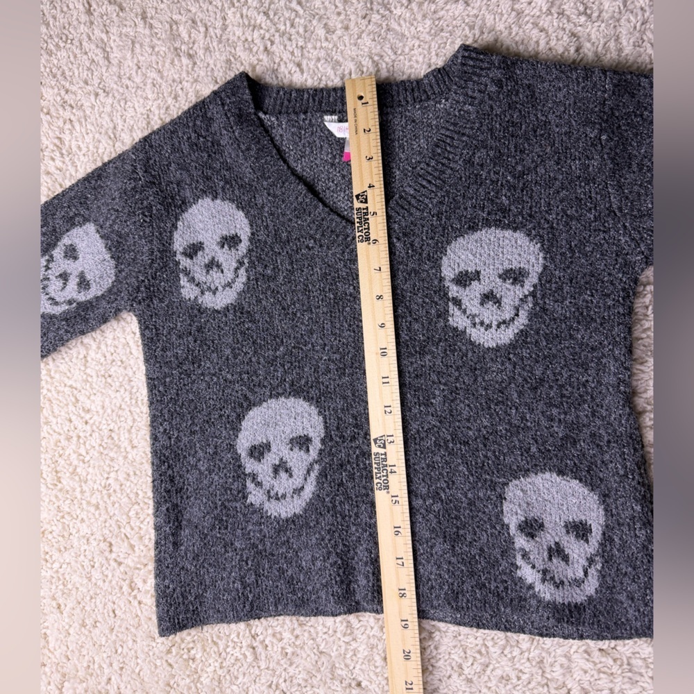 Juniors Small Gray No Boundaries Skull Pattern Sweater - Picture 5 of 5
